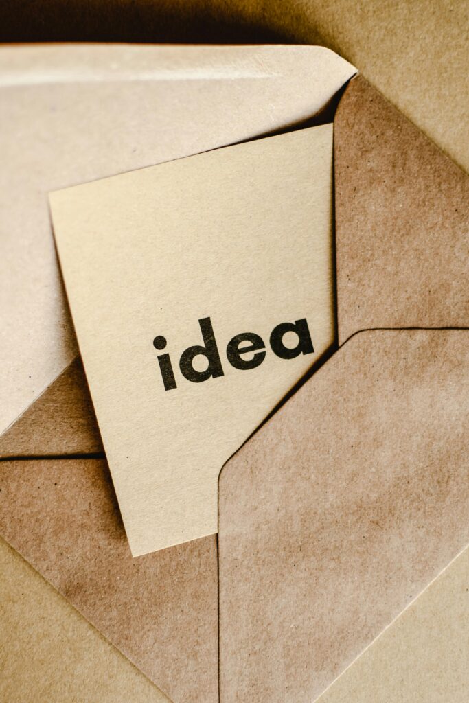 Turning Leads into Sales: A Finvisor Guide - image of an idea page in a pocket