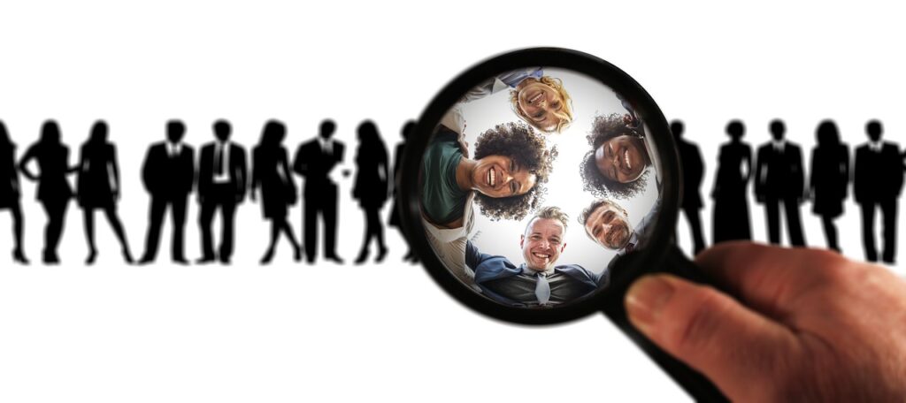 Turning Leads into Sales: A Finvisor Guide - magnifying glass seeing people